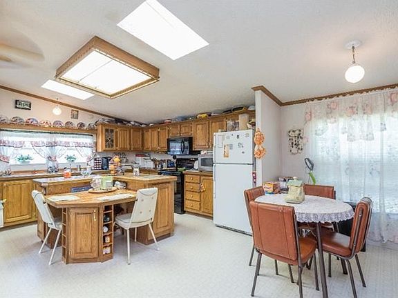 3rd image of 10683 Carnation Way