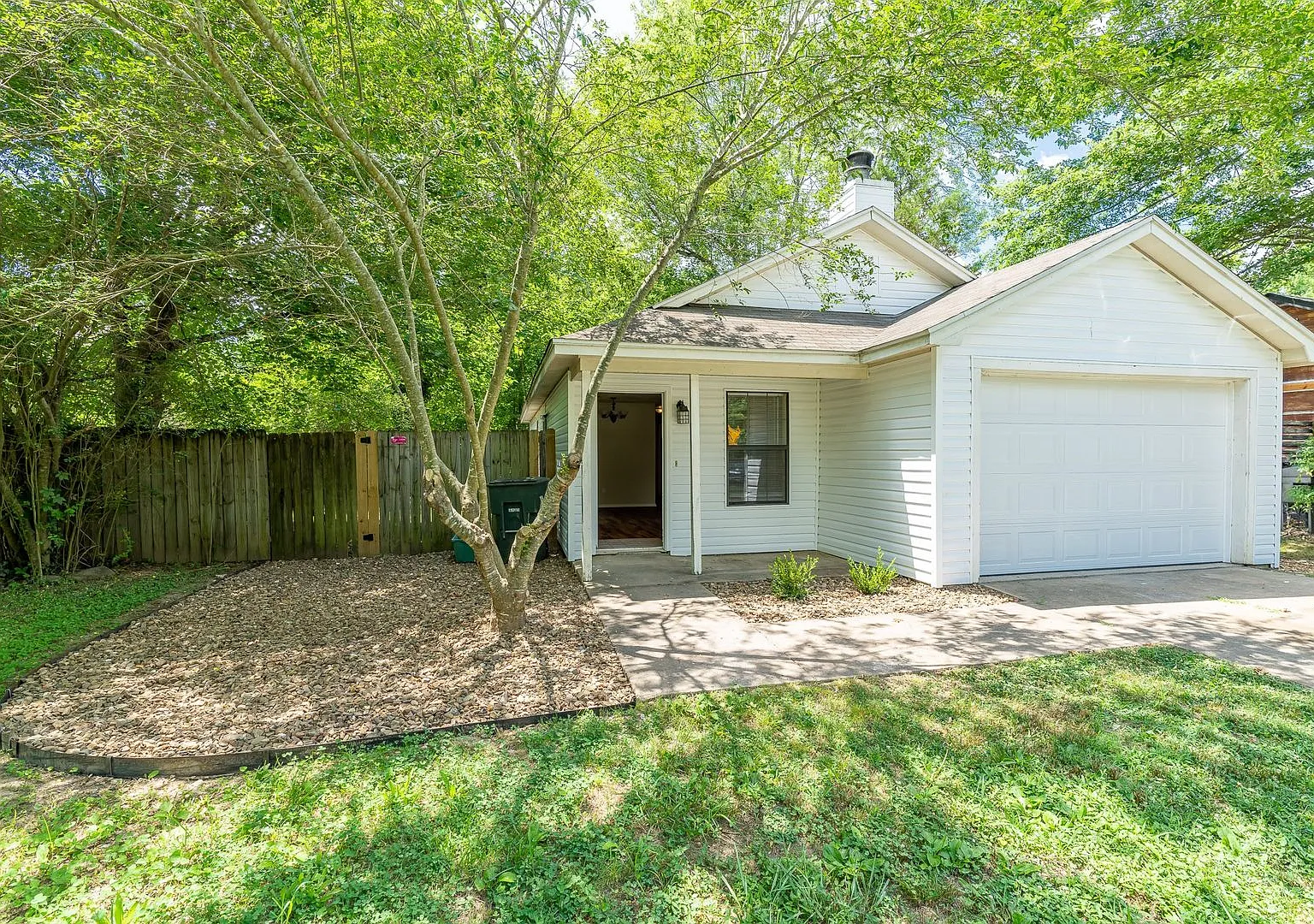 Refreshed 3 BR/2 BA home near I-49/UofA! Large fenced yard! — Photo 1