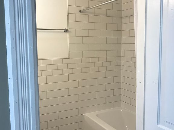 5th image of 253 1/2 E 3rd St #6
