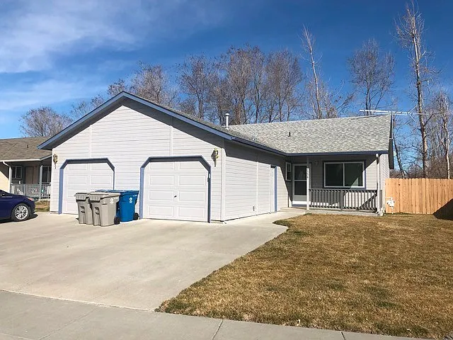 1154 NW Dogwood Cir — Photo 2