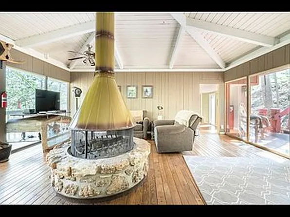 69 Hawk Cir, Lake Ozark, MO 65049