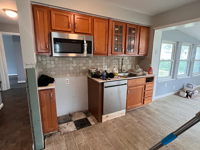 1243 Mead Dr — Photo 2