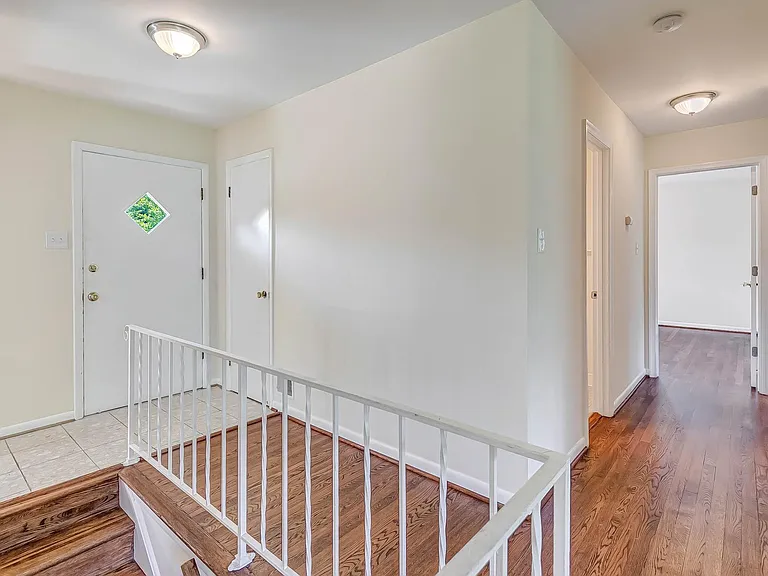8808 Patricia Ct — Photo 10