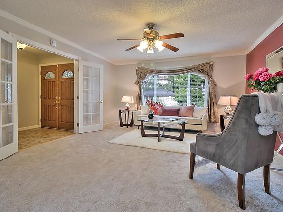 4th image of 6387 Hyde Park Dr