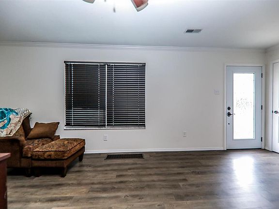 4th image of 4033 Melrose Ave