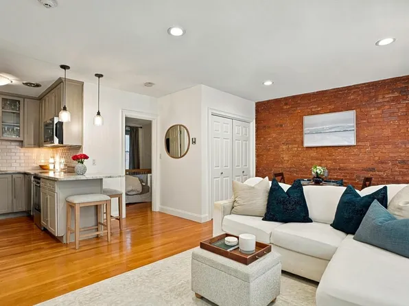 8 Battery St APT 4, Boston, MA 02109