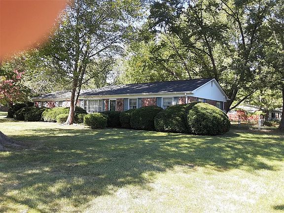 2nd image of 829 Eaglewood Dr