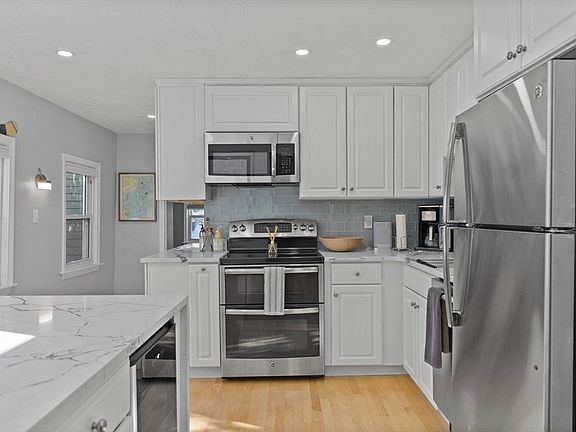 4th image of 34 Washington St APT 2B