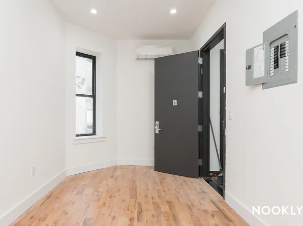 257 Hart Street image 5 of 11