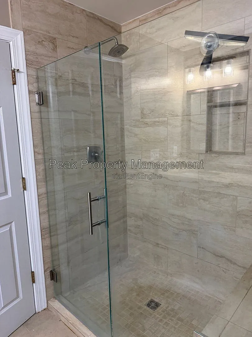 4 bed, 2.0 bath, 2244 sqft, $2,800 — Photo 4