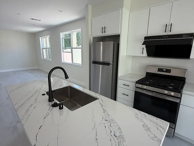 2708 Birch St #2710A — Photo 6