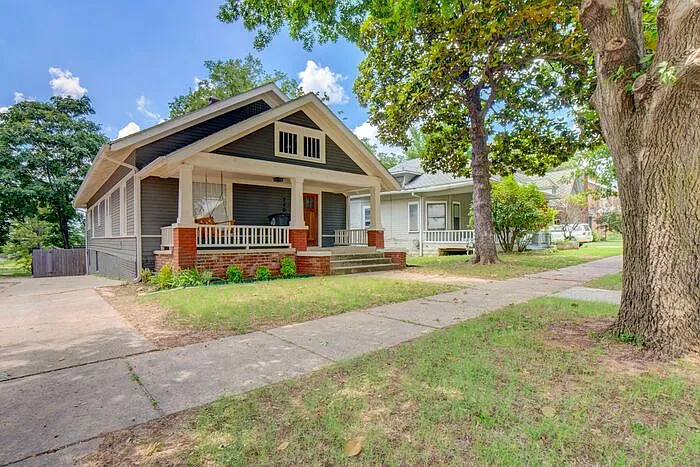 3 bed, 2.0 bath, 1610 sqft, $2,100 — Photo 2