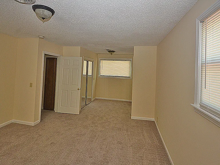 4544 Xavier Dr — Photo 11