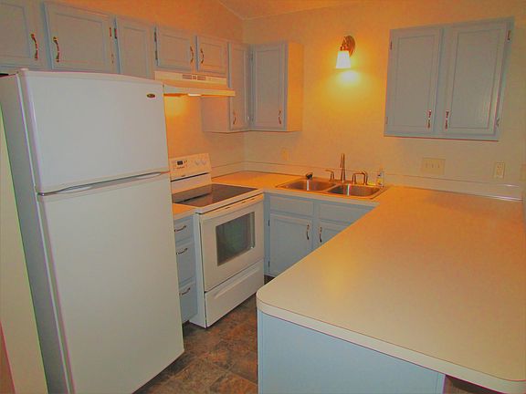 4th image of 683 Parkside Dr