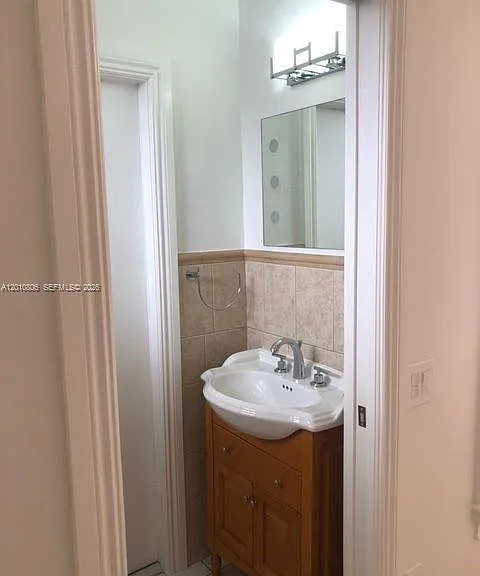 9910 SW 23rd St — Photo 30