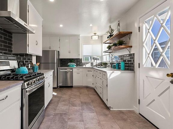 Large L-shaped kitchen