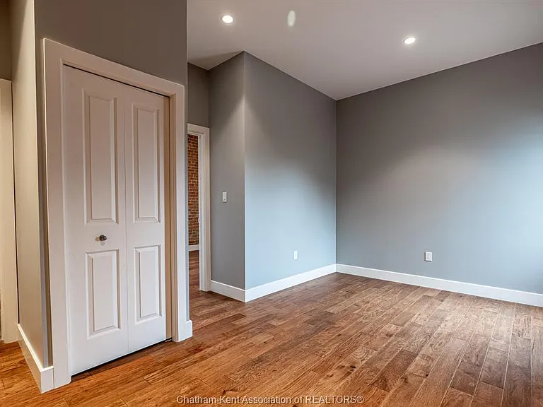 69 King St W #202 — Photo 15