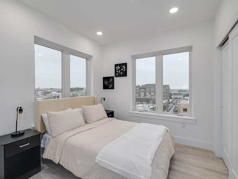 2400 E Huntingdon St — Photo 3