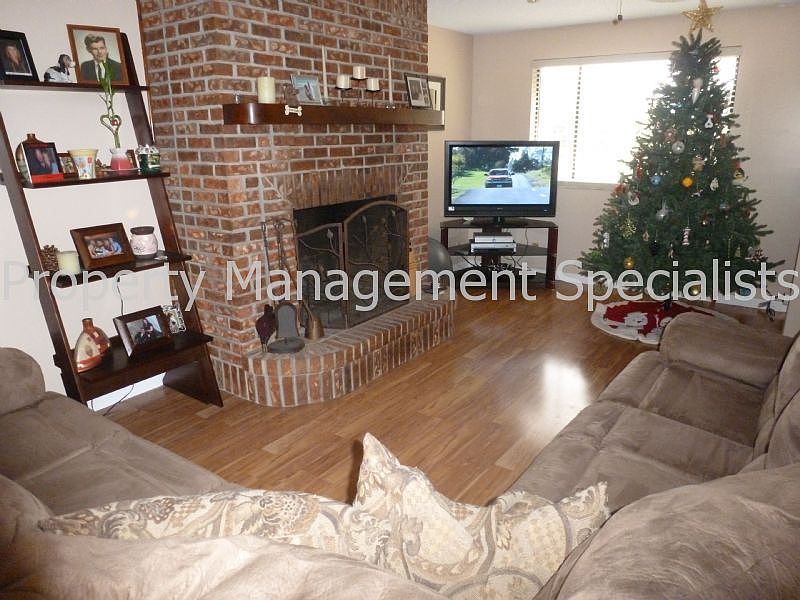 2nd image of 191 E Main St