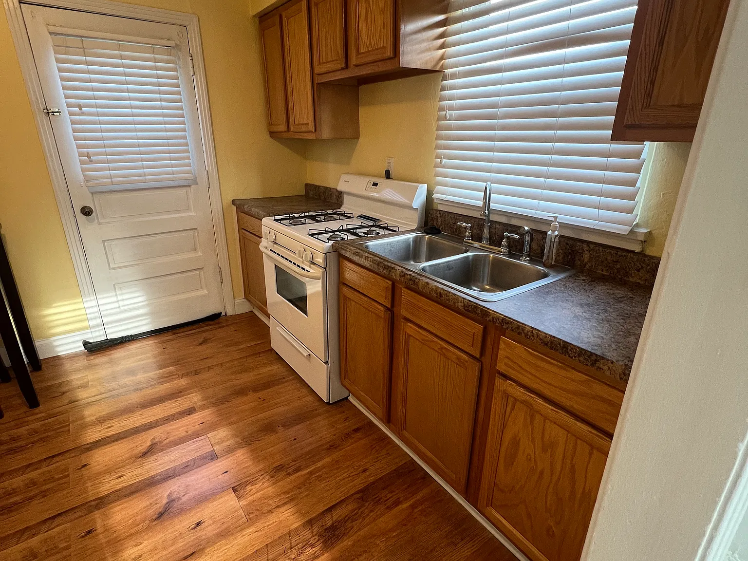 427-429 Pasadena Dr — Photo 2