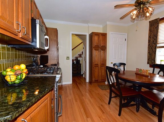 Kitchen w/Granite Countertop