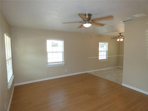5th image of 609 Hiland St