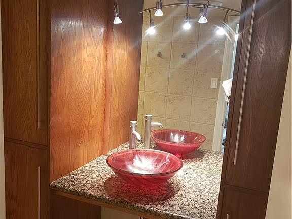 2nd image of 528 E Avenue J APT B