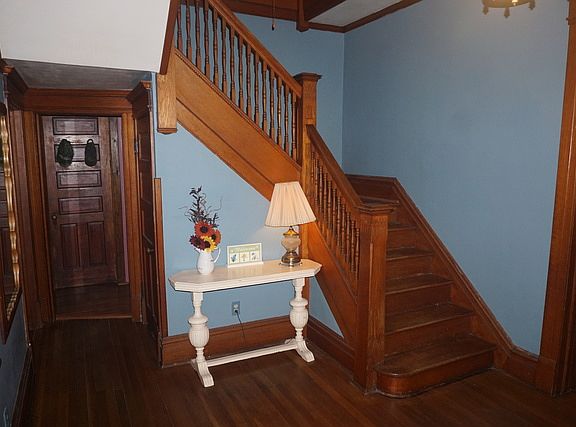 2nd image of 115 N Poplar St