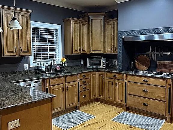 3rd image of 135 High Pointe Dr
