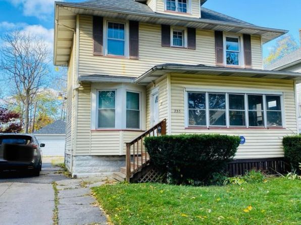 233 Curlew St