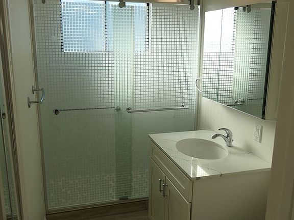 3rd image of 566 Vallejo St #22