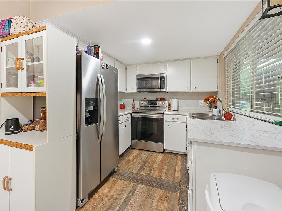 1st image of 401 Columbia Cir