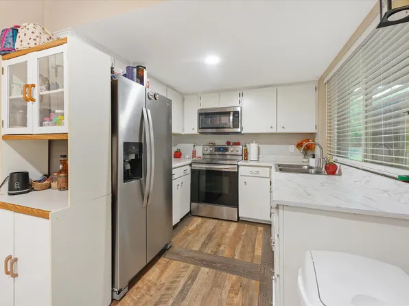 401 Columbia Cir, Lake Dallas, TX 75065