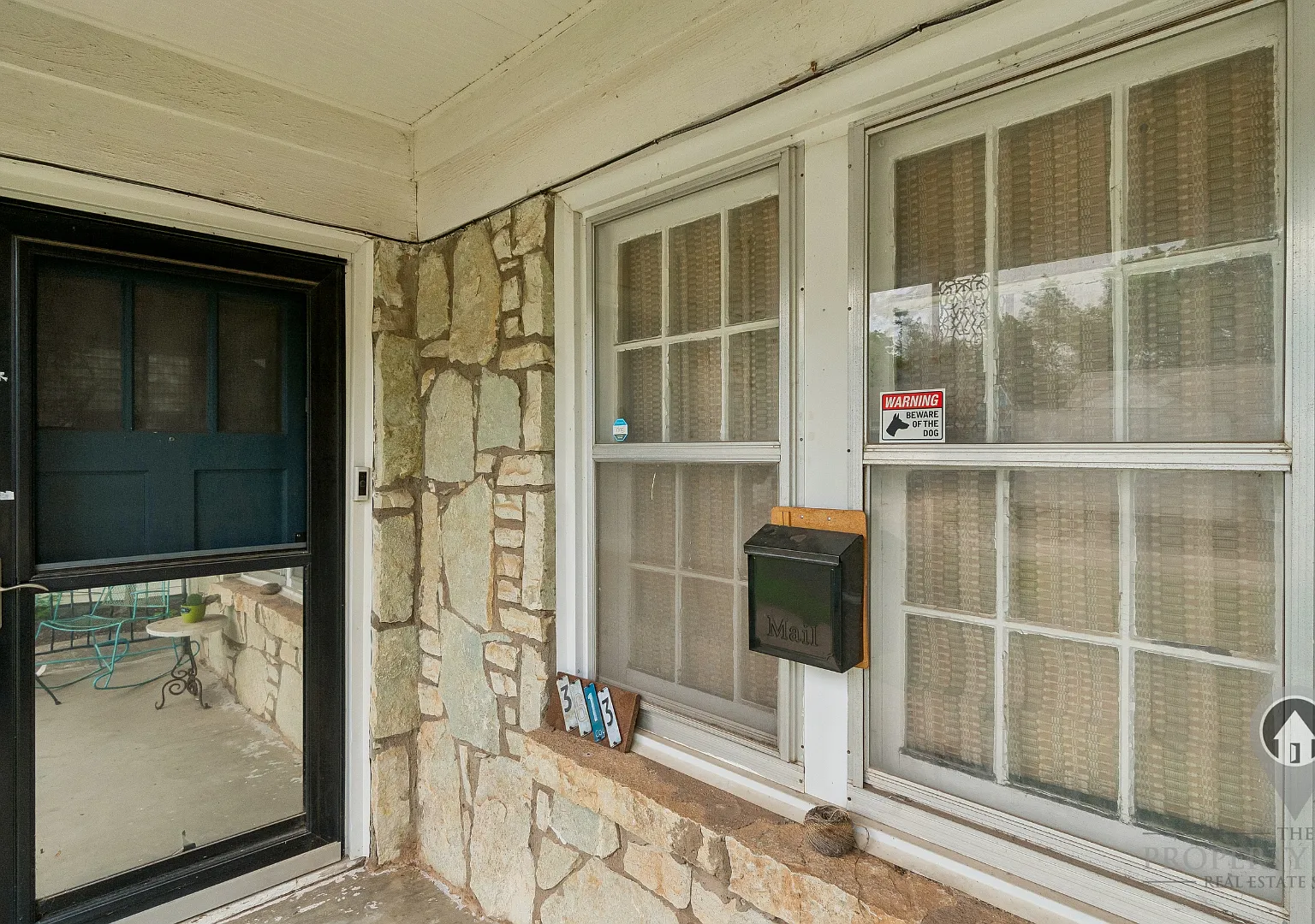 Charming & Cozy Living — Photo 3