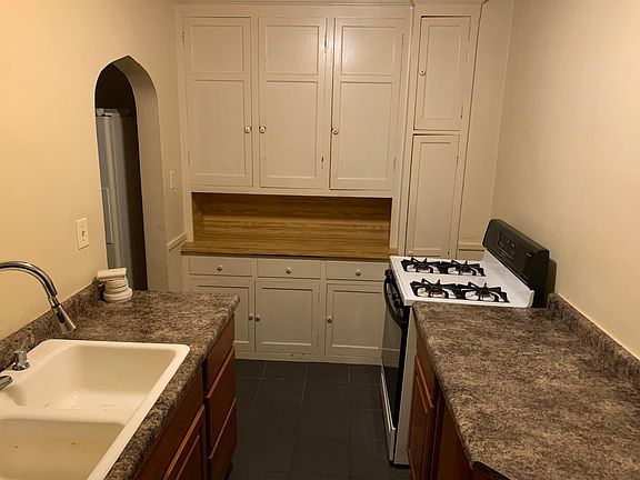 4th image of 2417 James Ave N #1