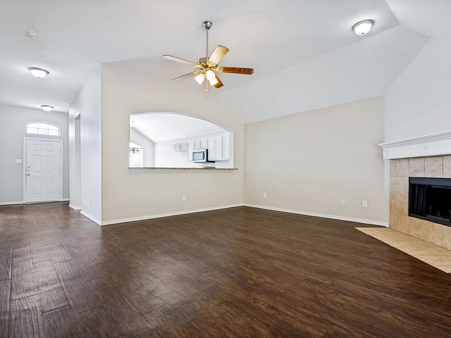 3 bed, 1804 sqft, $2,400 — Photo 3