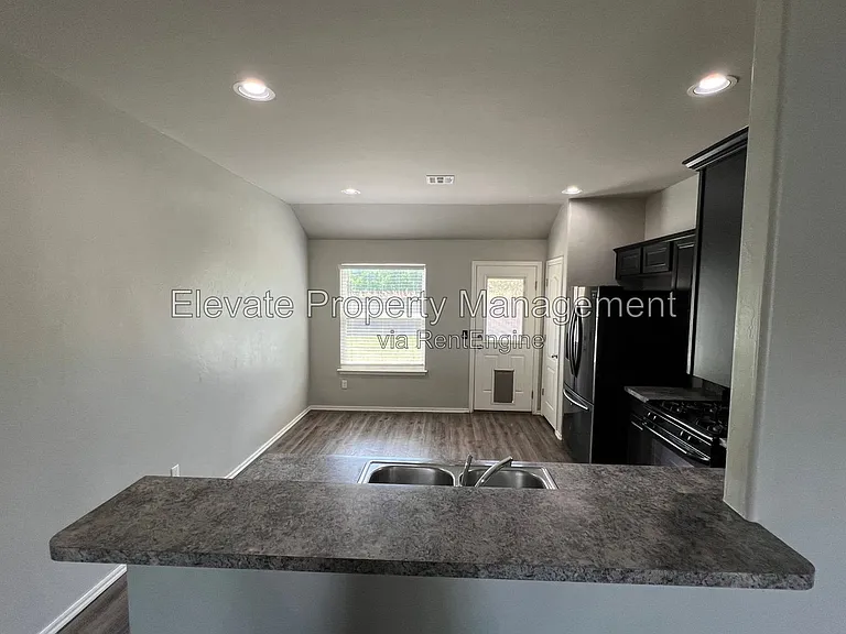 5020 Caleb St — Photo 9