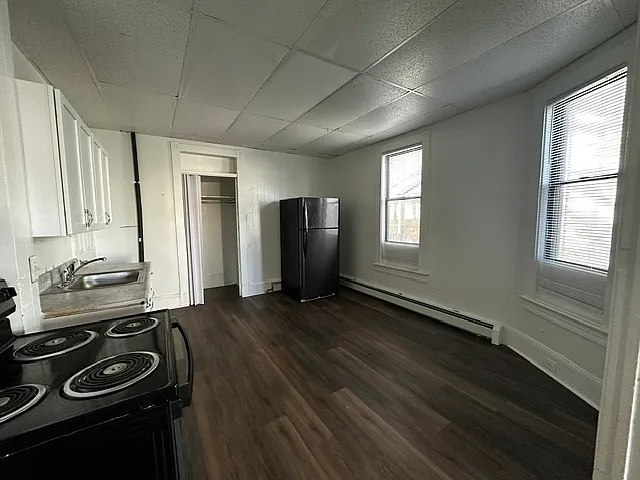 Building Photo - 6 Sullivan Ave #2