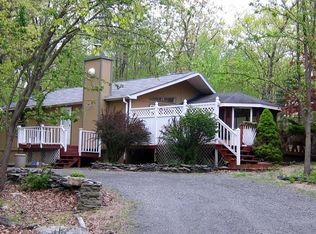 2127 Cardinal Dr, Bushkill, PA 18324