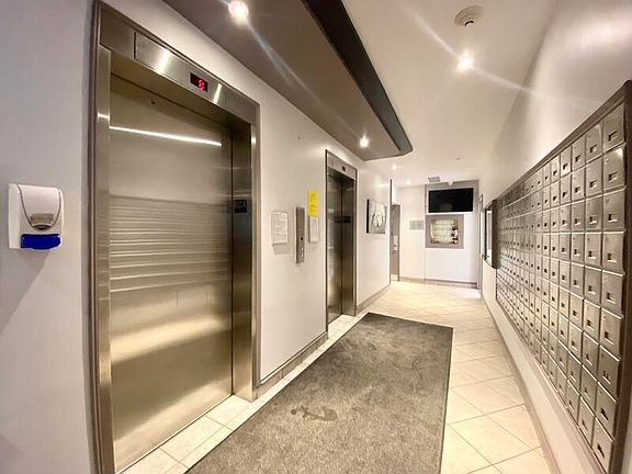 5th image of 158 B McArthur Ave #102