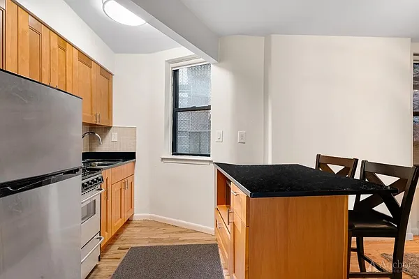 Rented by Anchor Associates | media 10