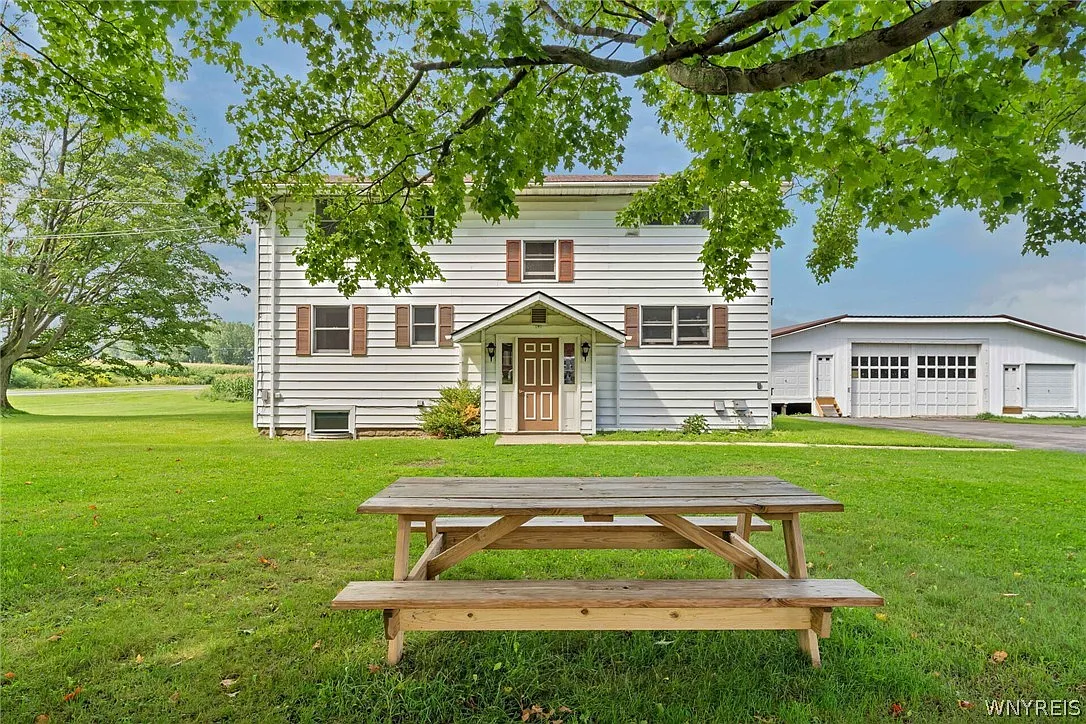 2 bed, 1.0 bath, 1000 sqft, $1,200 — Photo 1
