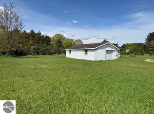 5672 W Houghton Lake Rd, Lake City, MI 49651