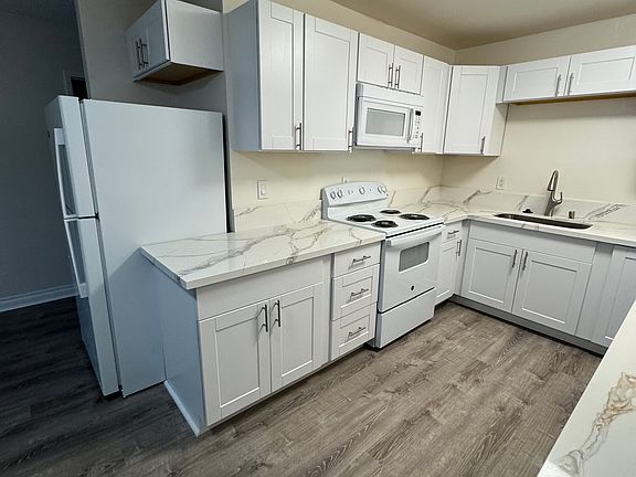 3rd image of 1747 Chalcedony St APT 4