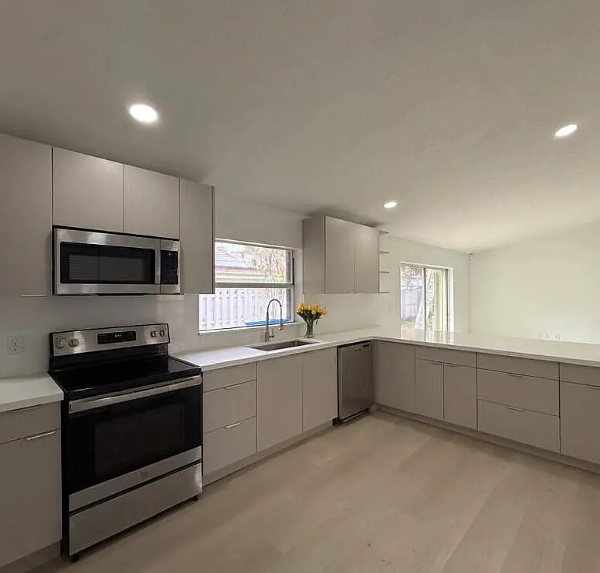 3 bed, 1431 sqft, $3,500 — Photo 2