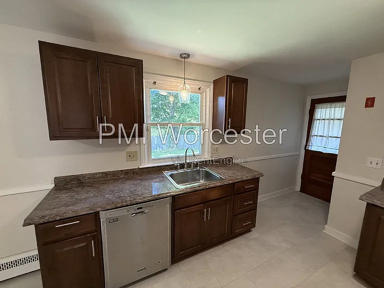 122 Crescent St — Photo 5