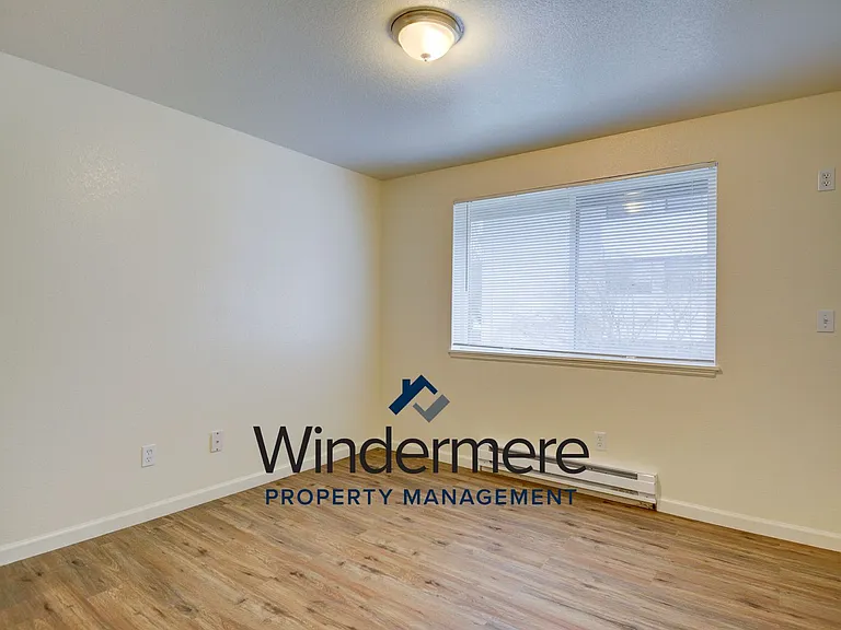 141 SW 6th Ave — Photo 10