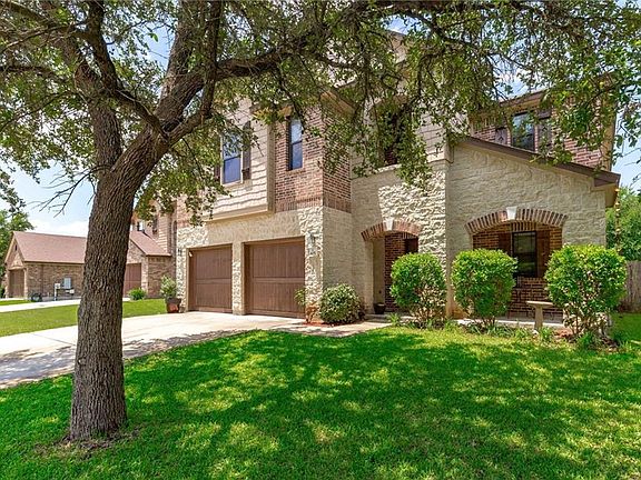 2nd image of 405 Paseo Grand Dr