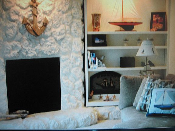 Harbor rm w/ gas fireplace