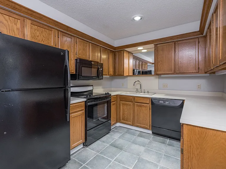 5128 Ledgestone Dr — Photo 17